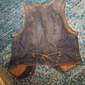 American Eagle Outfitters Jackets & Coats - Outfit Bundle 🔥 Denim Vest / Built In Bra American Eagle Outfitters Jackets & Coats - Outfit Bundle 🔥 Denim Vest / Built In Bra